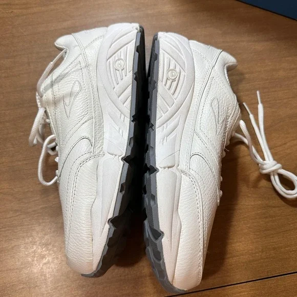 Brooks Addiction Walker Shoes Mens Size 9.5 White Leather Walking 2E Wide